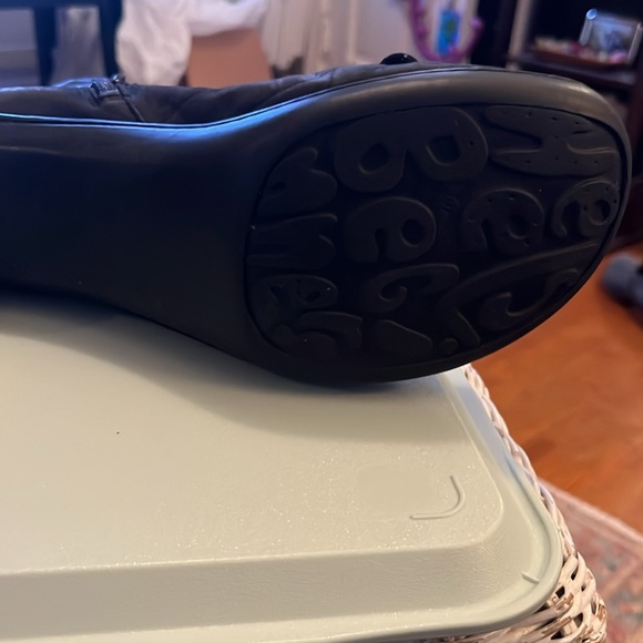 Campers Heels for Beginners black boot/bootie. - Picture 5 of 7